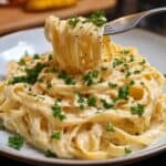 Creamy Garlic Fettuccine Alfredo: Rich & Easy! 6 Creamy Garlic Fettuccine Alfredo